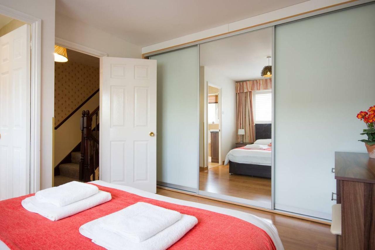 Spacious House, Sleeps 7 People Reading Exteriör bild