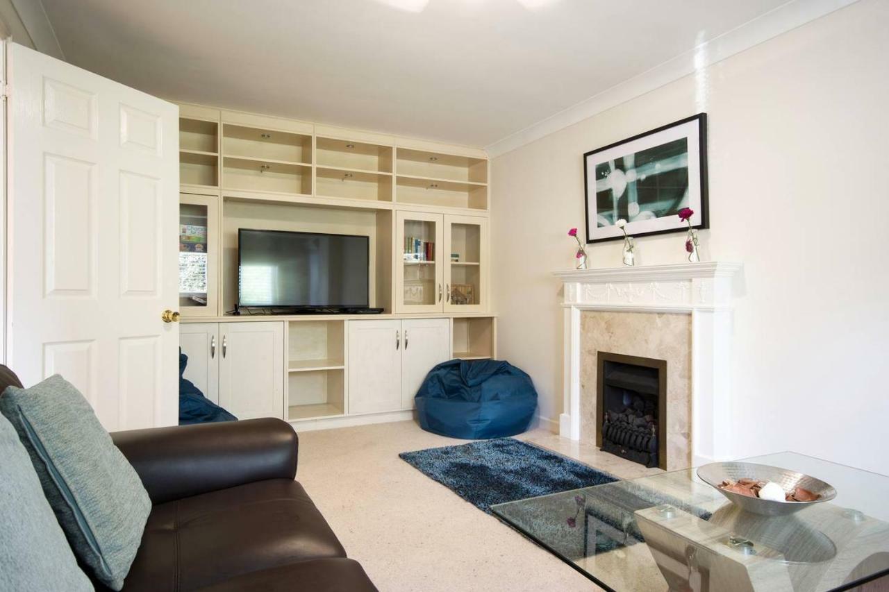 Spacious House, Sleeps 7 People Reading Exteriör bild