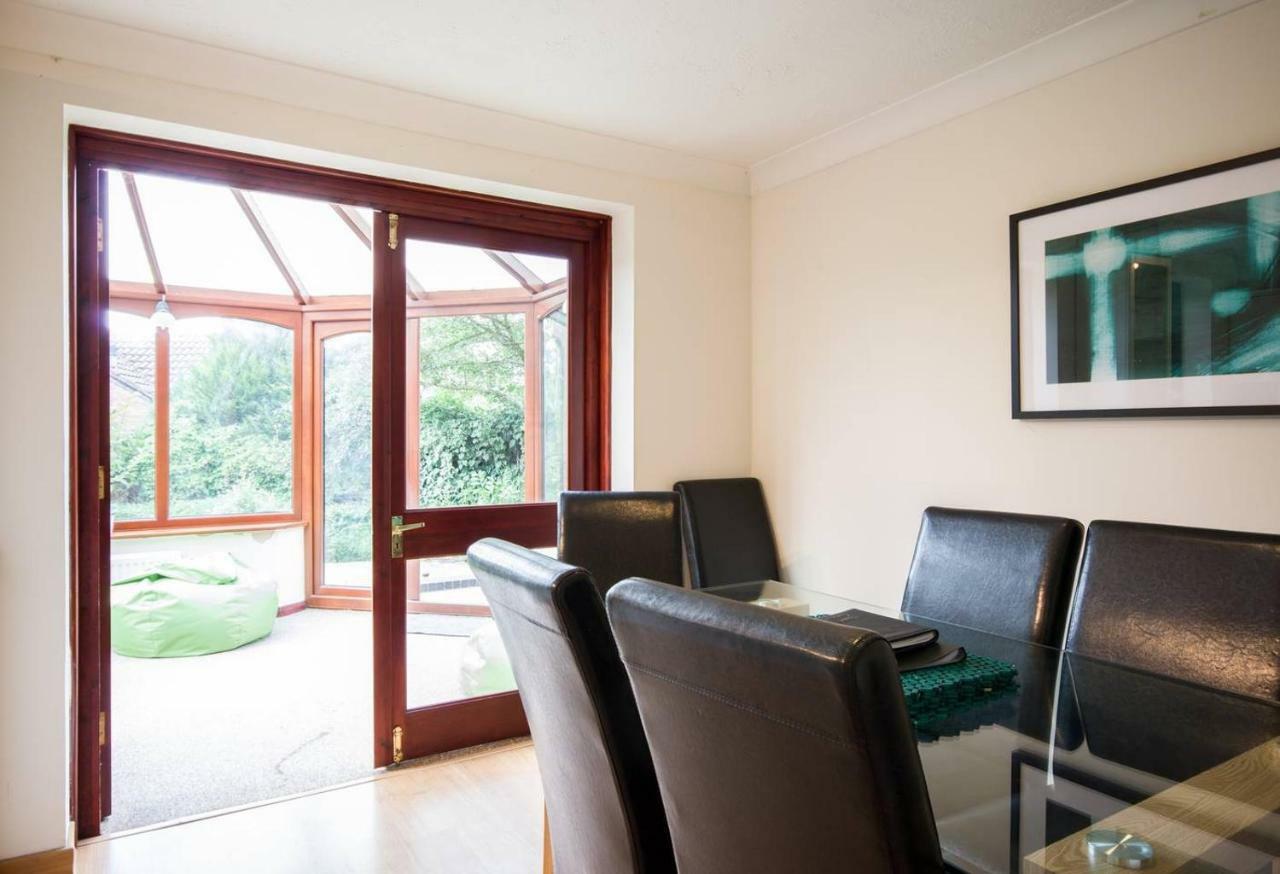 Spacious House, Sleeps 7 People Reading Exteriör bild